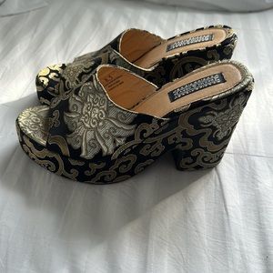 Deena and Ozzy chunky platform